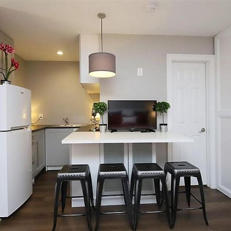 Serenity Studio Apartment Raleigh Bagian luar foto