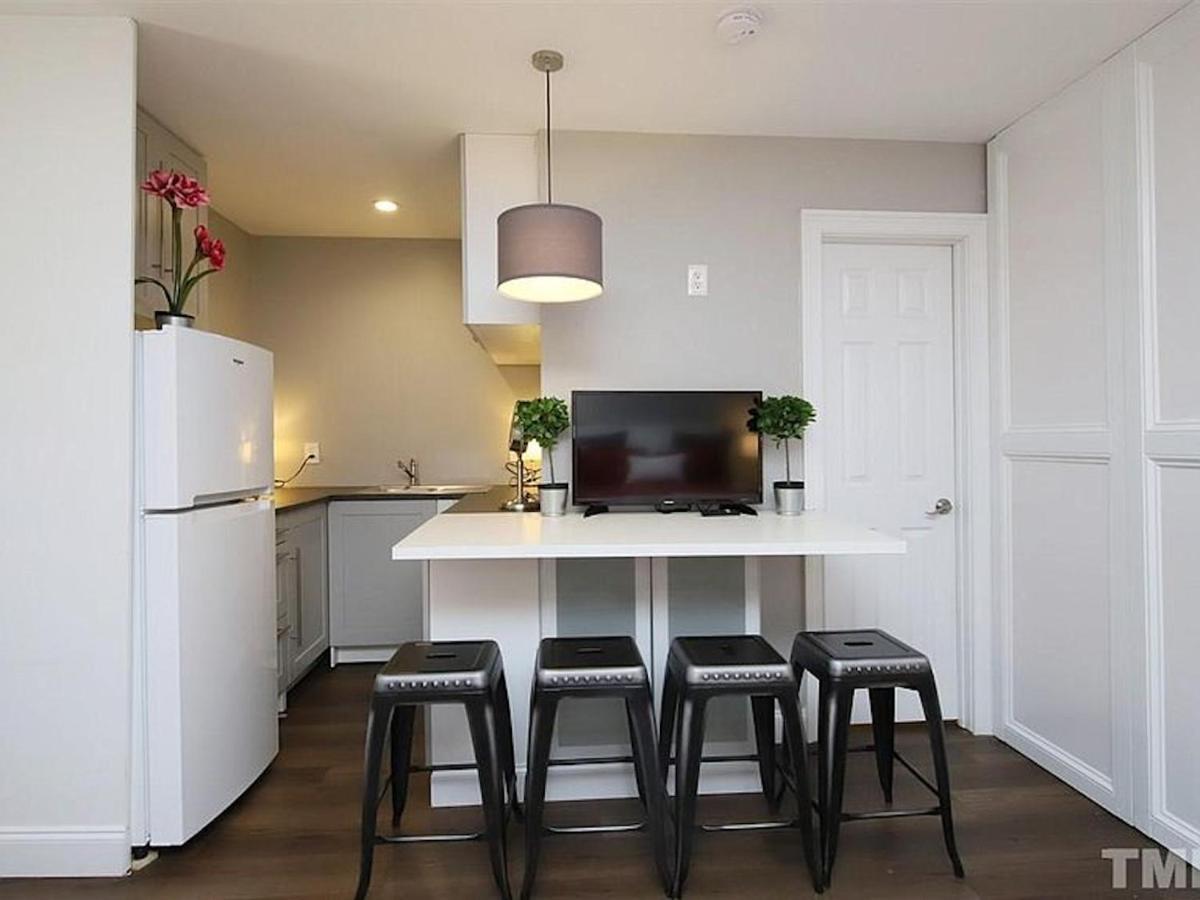 Serenity Studio Apartment Raleigh Bagian luar foto