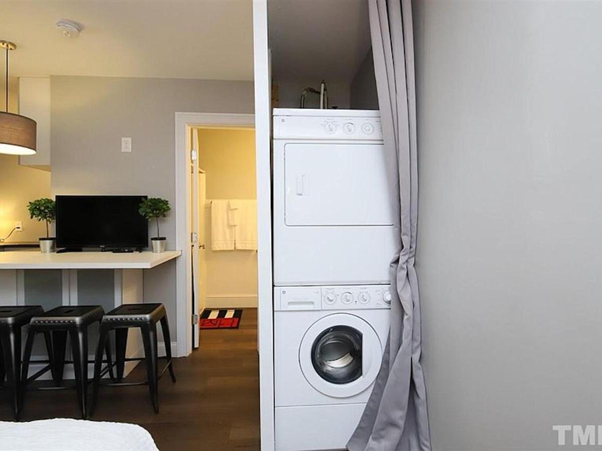 Serenity Studio Apartment Raleigh Bagian luar foto